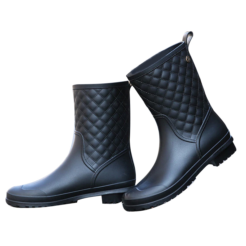 Rubber Waterproof Fashion Flat Rain Boots Is Fashion For Rainy Days.